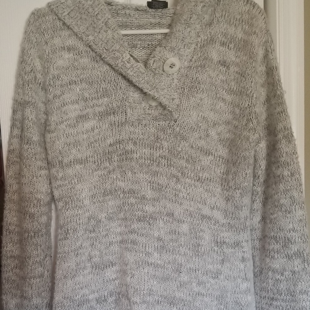 Grey & White pullover - Picture 3 of 3